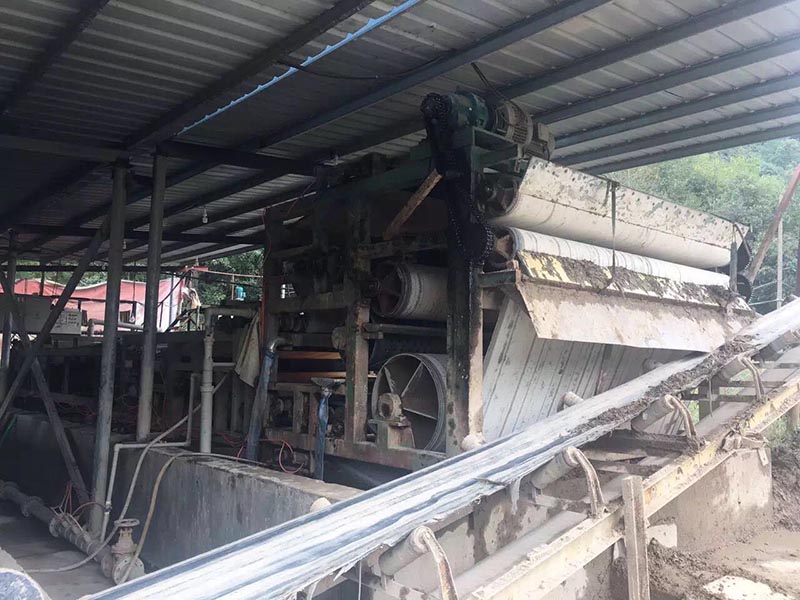 客戶壓濾機(jī)使用現(xiàn)場(chǎng)